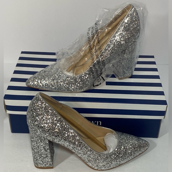 Women’s Crown & Ivy Silver Glitter Jazmin Dress Shoes Sz 8.5 - New in Box - Picture 1 of 10